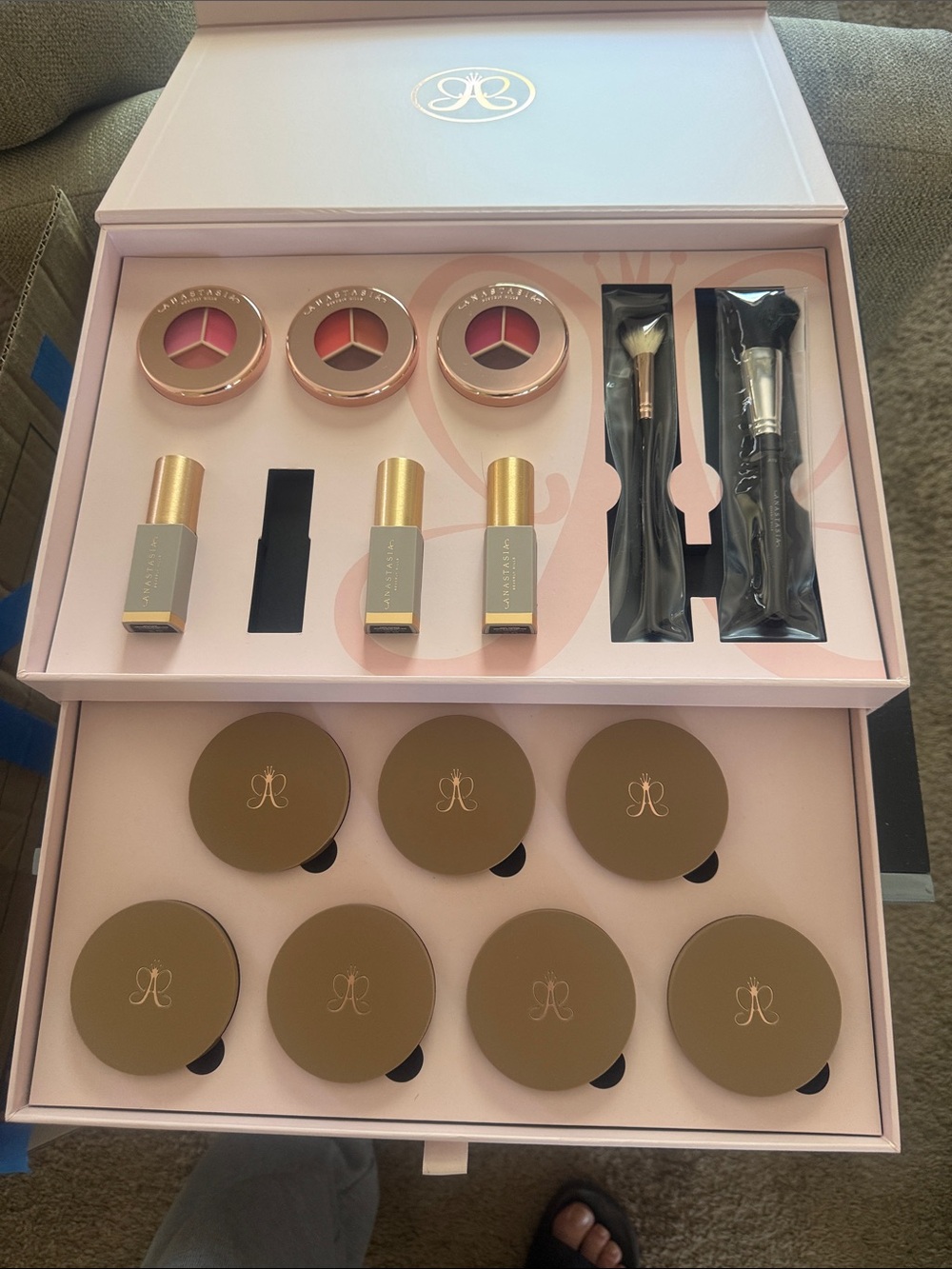 Anastasia Beverly Hills Pink & Rose Compact Makeup Set with Brushes - Picture 3 of 16